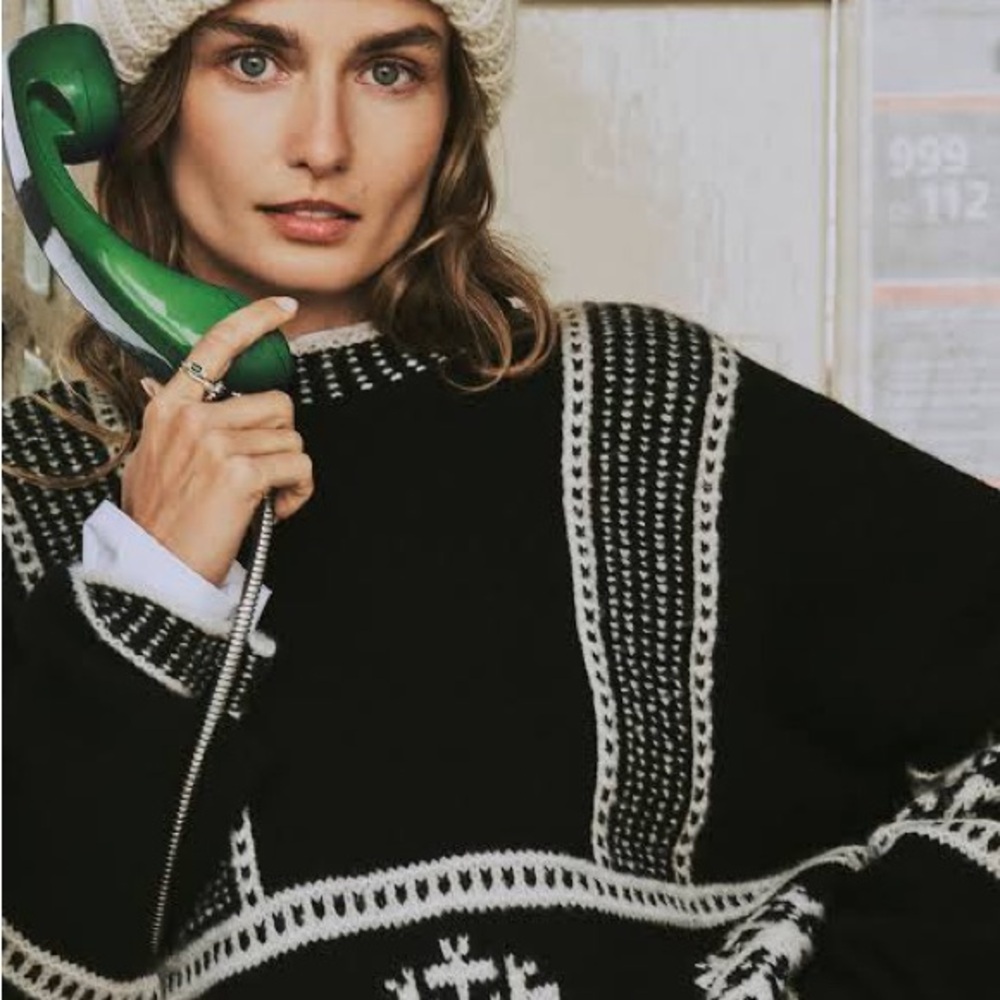 Banana Republic Black and White Crew Neck Sweater - Sold Out Online